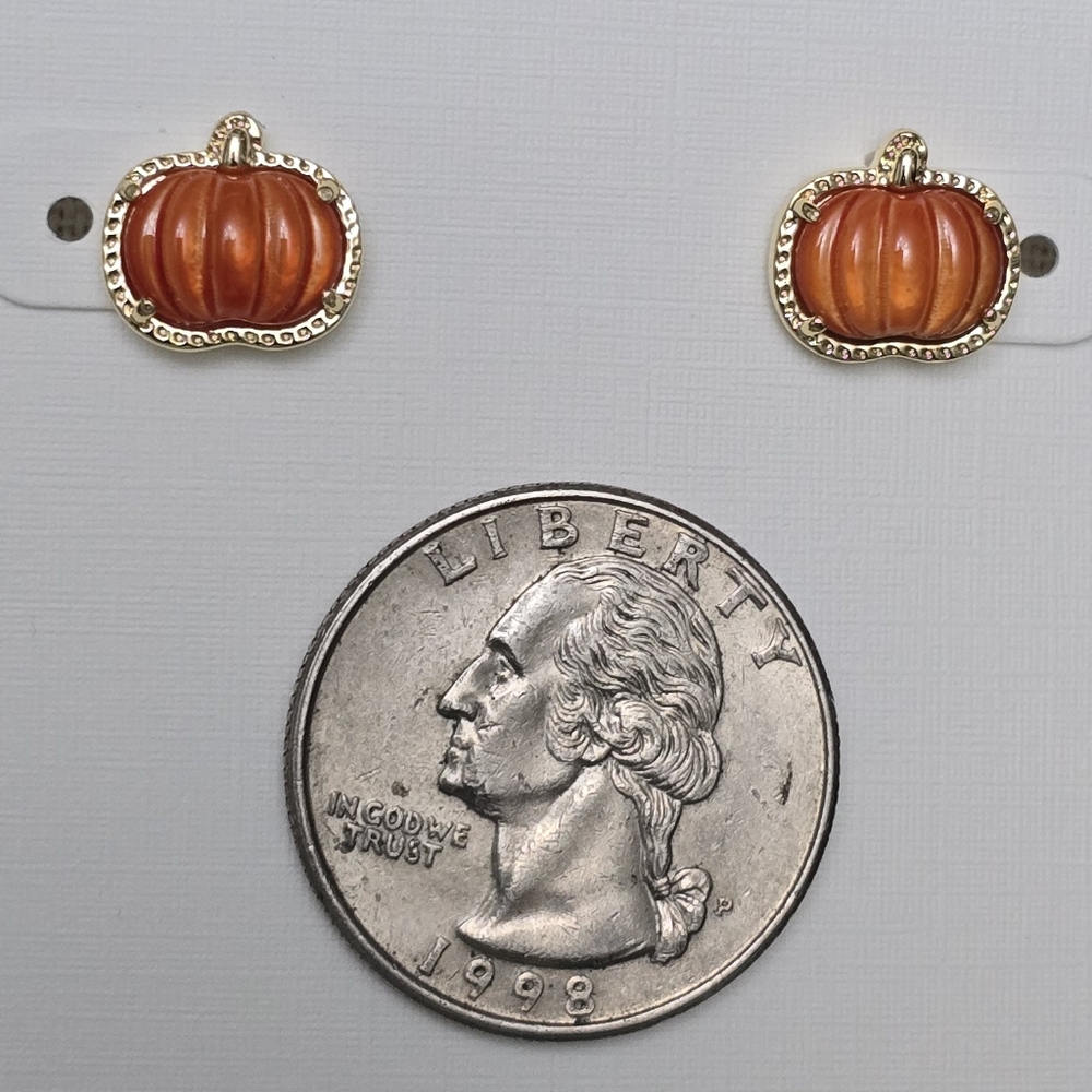 Kendra Scott Gold and Orange Pumpkin Necklace & Stud Earrings Set - Picture 4 of 6